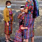 Ciudad de Guatemala | Una madre con sus niñas