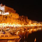 Ciutadella Hafenpromenade um Mitternacht