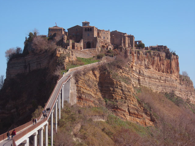 Civita di bagno regio - la citta' che muore