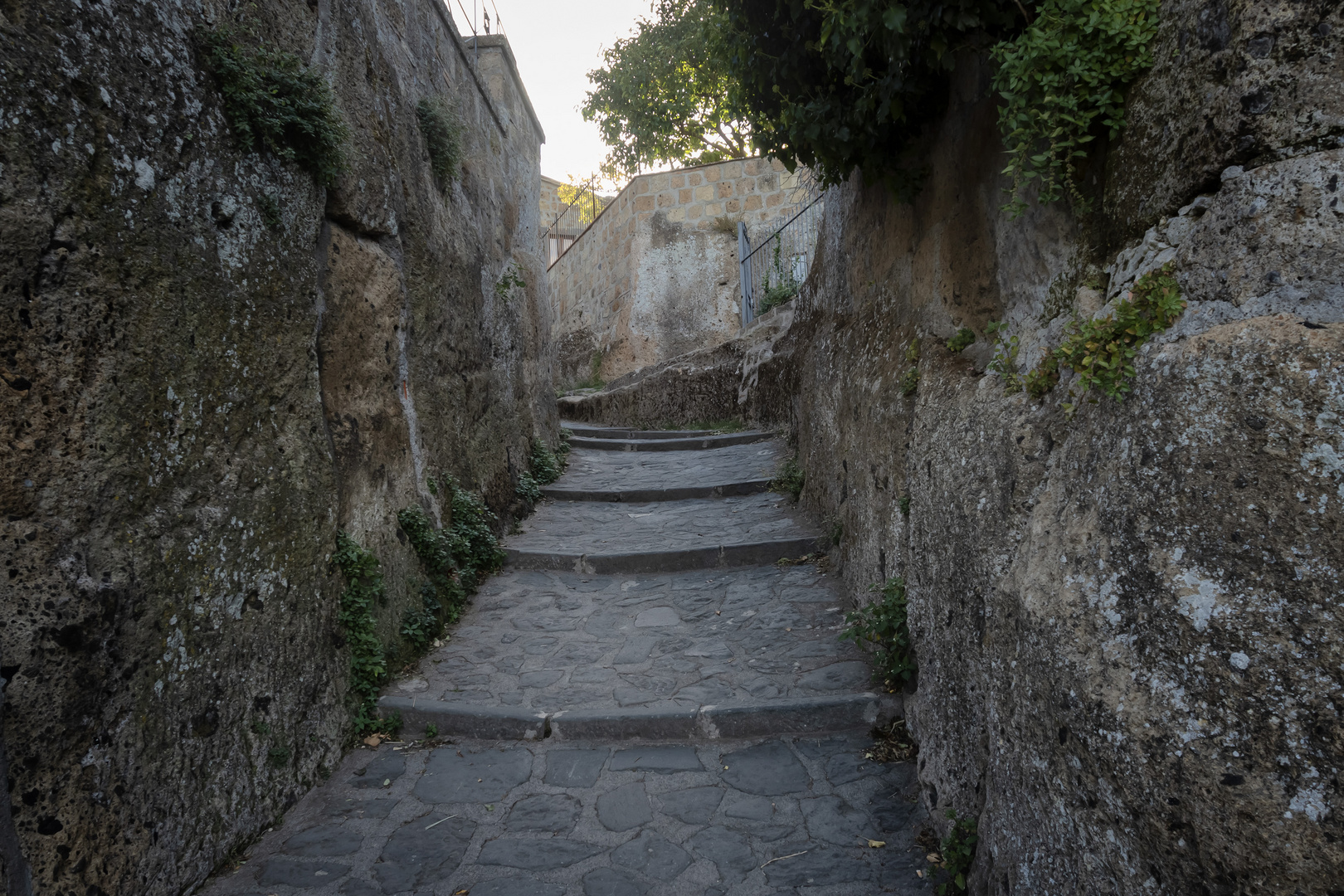 Civita di Bagnoregio, scalinata