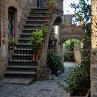 Civita di Bagnoregio, vicolo con scala