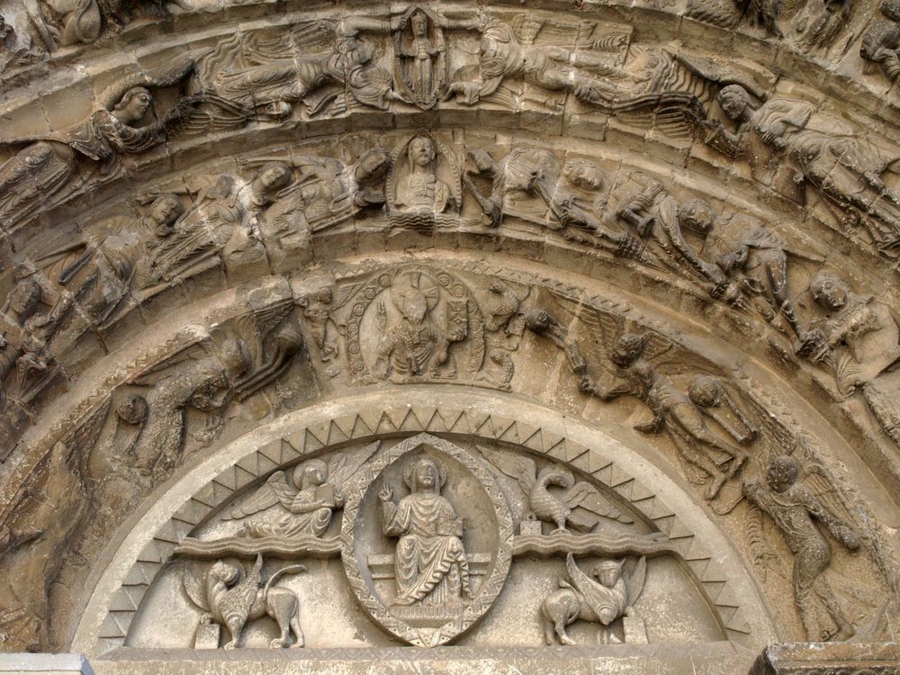 Civray - Détail du tympan de l’Eglise Saint-Nicolas (XIIème)