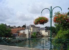 Civray - la Charente vue du Grand-Pont avec le « Moulin neuf » et la chaussée