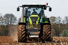 Claas ARION 830