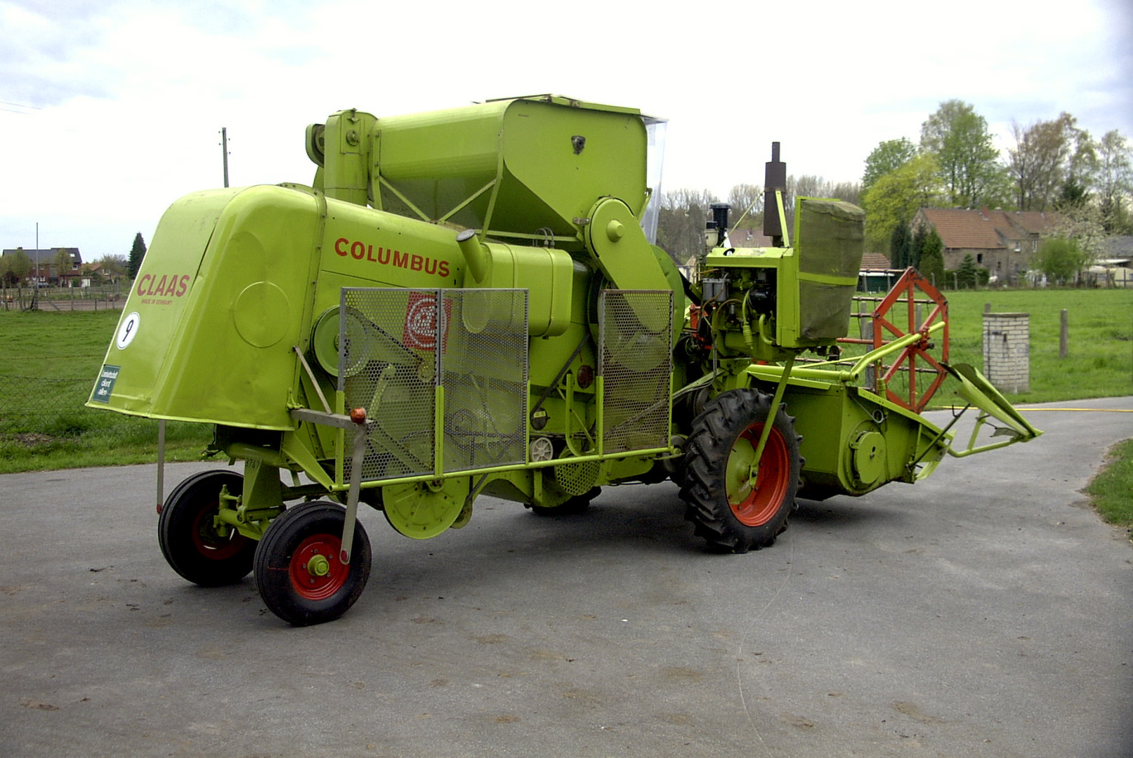 Claas Columbus, Baujahr 1970, 4 Zyl. Perkins Diesel, erste Originalfarbe etc.