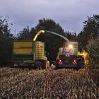 Claas Jaguar Speedstar auf Nachtschicht.