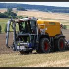 Claas Xerion Saddle Trac mit Zunhammer Gülleaufbau