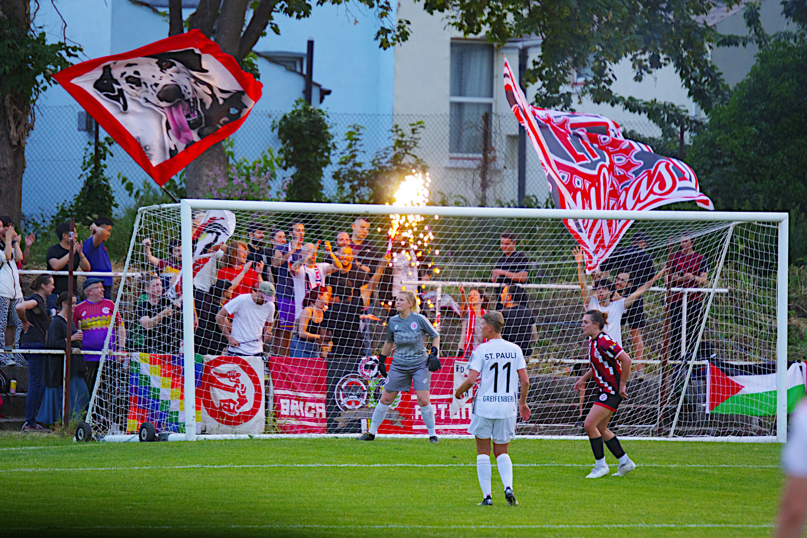 Clapton CFC - FC St. Pauli in London 7