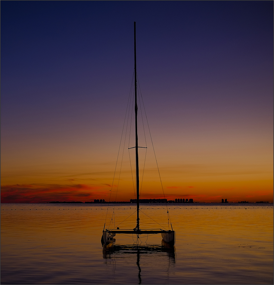 Clareando sobre el Mar Menor III -- Ligero y marinero --