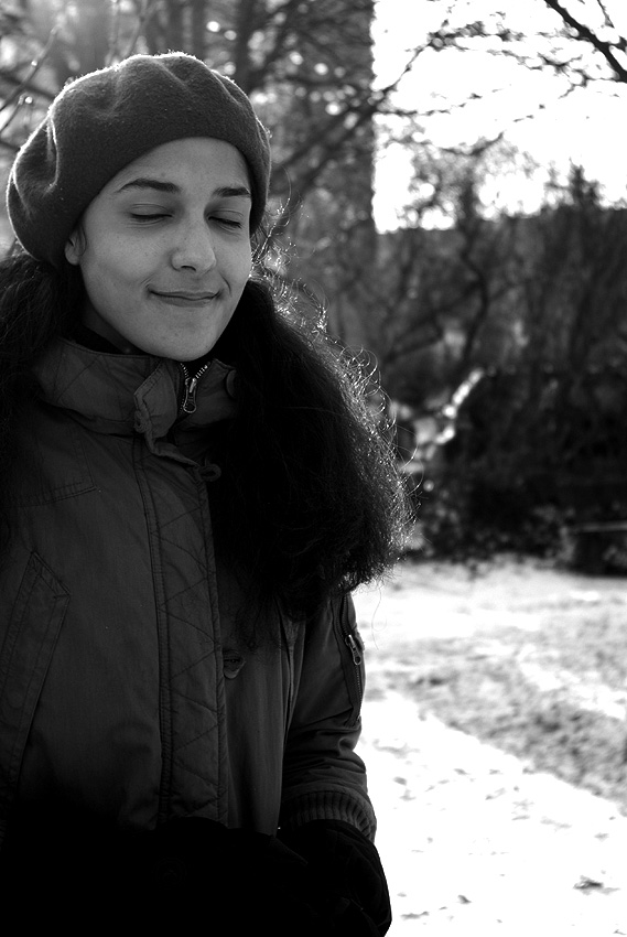 Clarisse dans le parc plein de neige 2