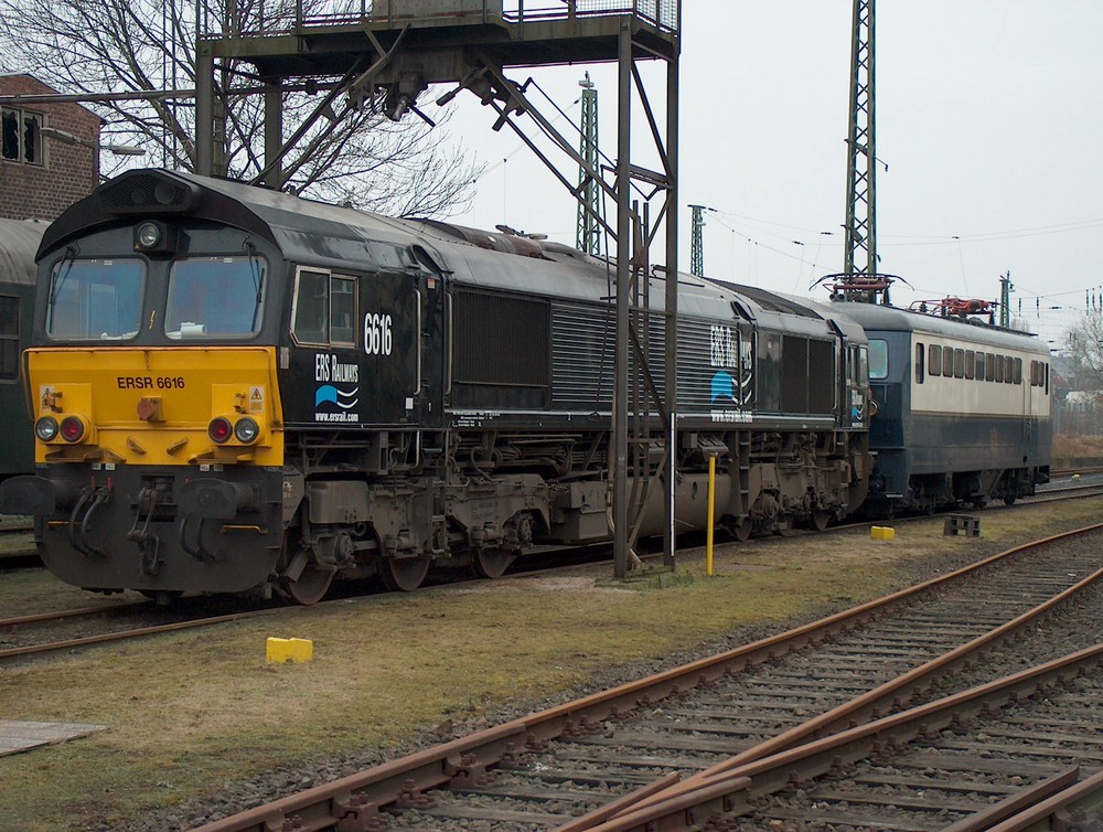 Class 66 und Zuglok des Orient express