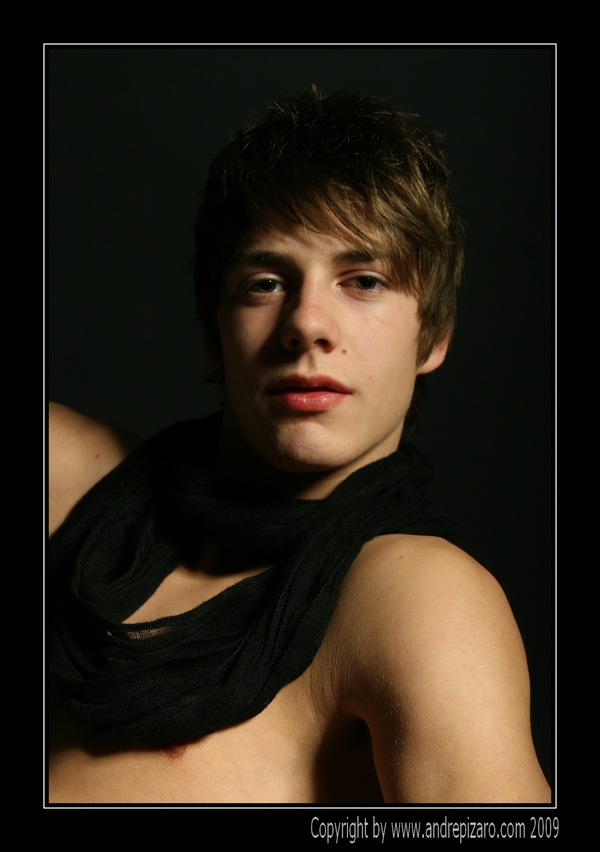 Classic-Line - Malemodel Marcel - Part II - PORTRAIT - Copyright by André Pizaro 2009