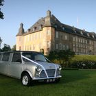 Classic MINI Stretch-Limo am Schloss