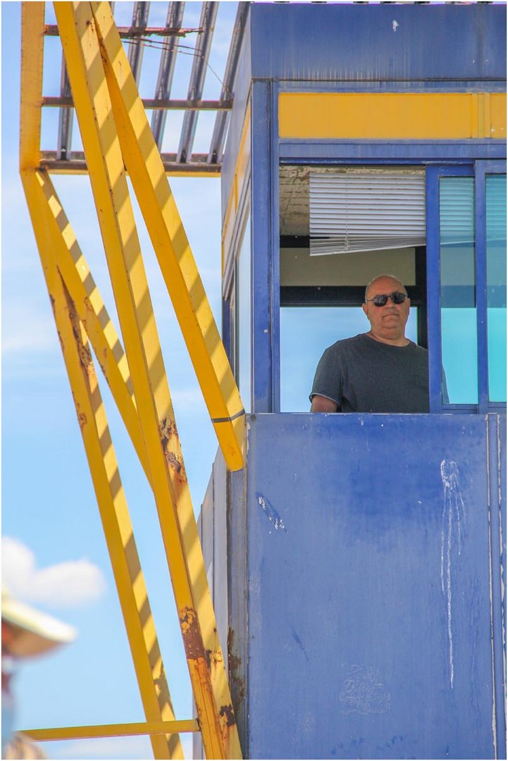 Claude (dit Cloclo) ,      l'employé du pont tournant