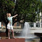 Claudia am Rathausbrunnen in Hannover-01