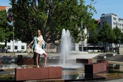 Claudia am Rathausbrunnen in Hannover-03