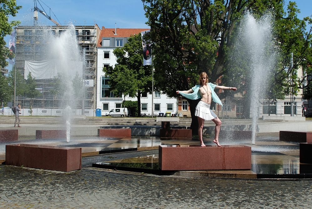 Claudia am Rathausbrunnen in Hannover-05