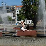 Claudia am Rathausbrunnen in Hannover-09