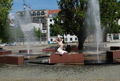 Claudia am Rathausbrunnen in Hannover-09