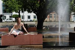 Claudia am Rathausbrunnen in Hannover-11