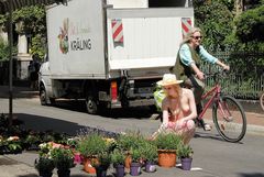 Claudia auf dem Lindener Markt in Hannover beim Blumenhändler - 10