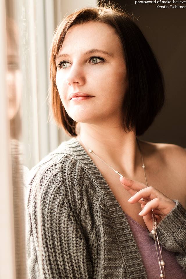 Claudia - Fensterportrait 1