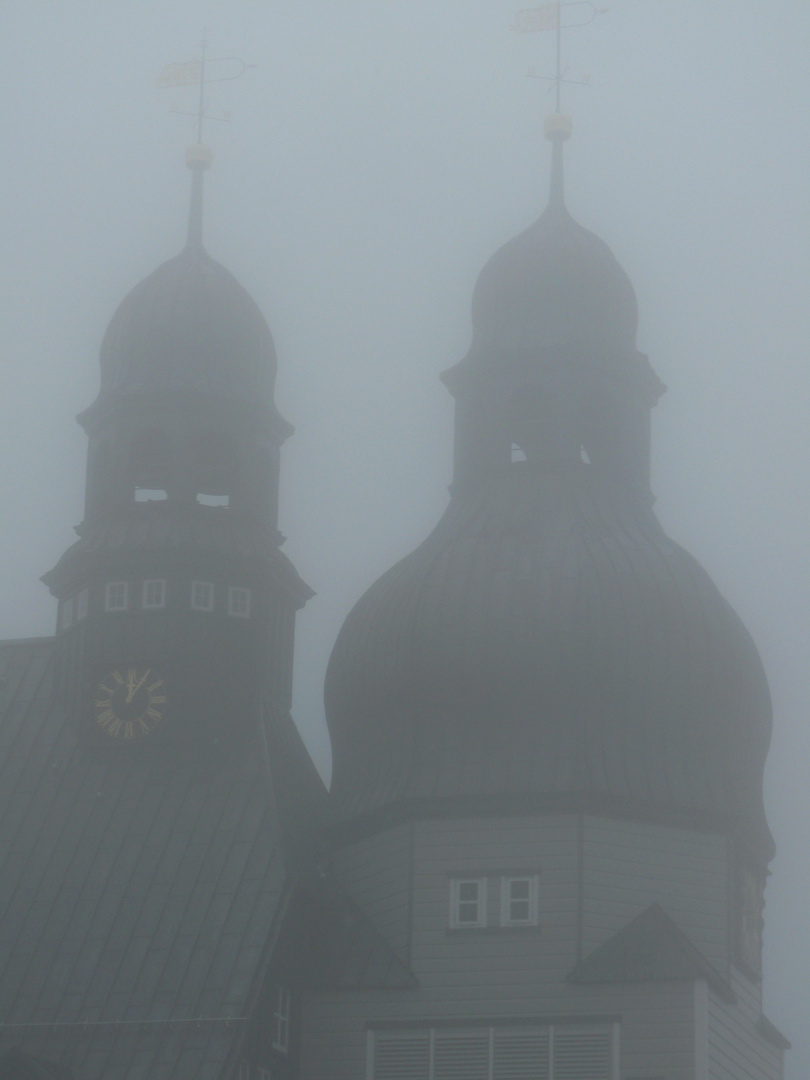 CLAUSTHALER KIRCHE IM NEBEL