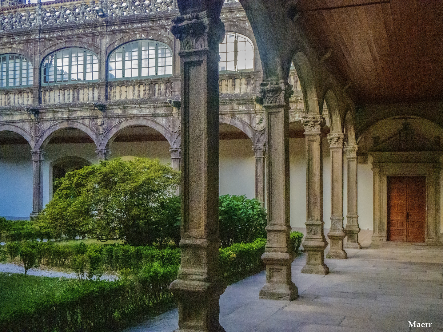 Claustro, anigua Facultad de Farmacia.