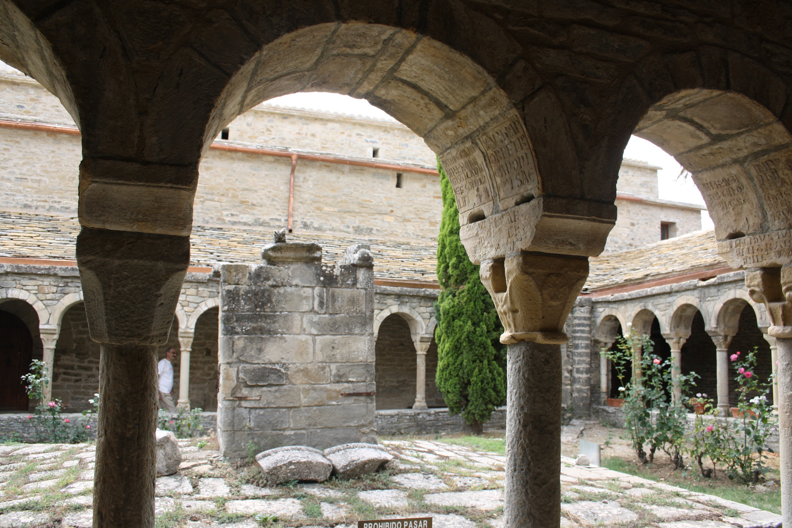 Claustro catedral de Roda de Isábena