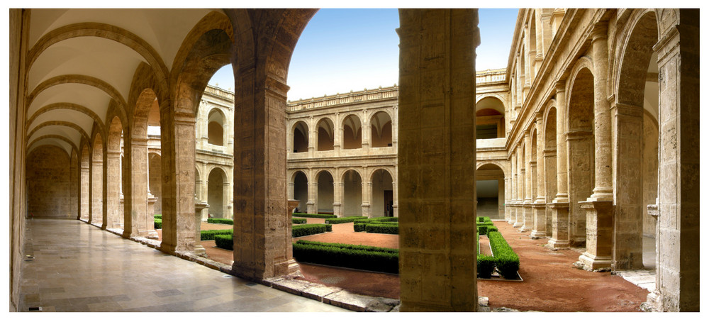 claustro (San Miguel de los Reyes)