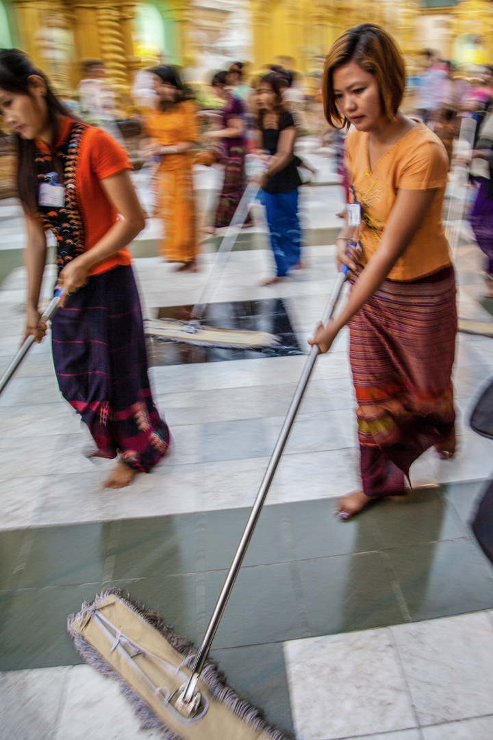 Cleaning action @ Shwedagon Pagoda