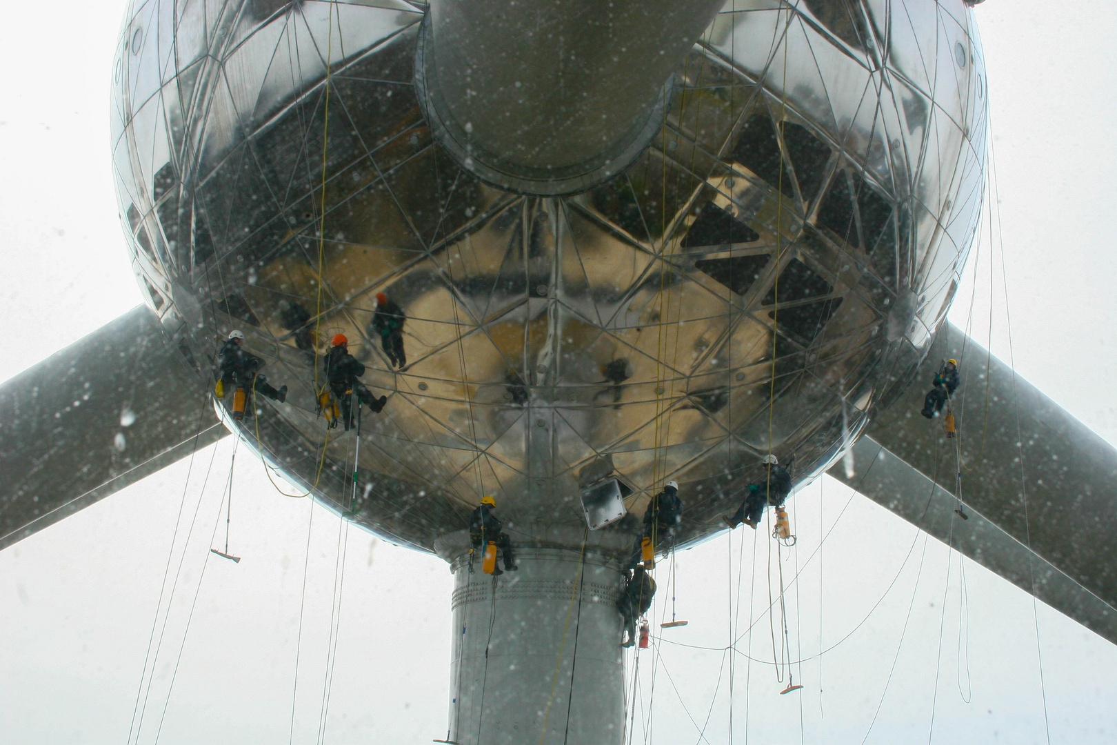 Cleaning up Atomium