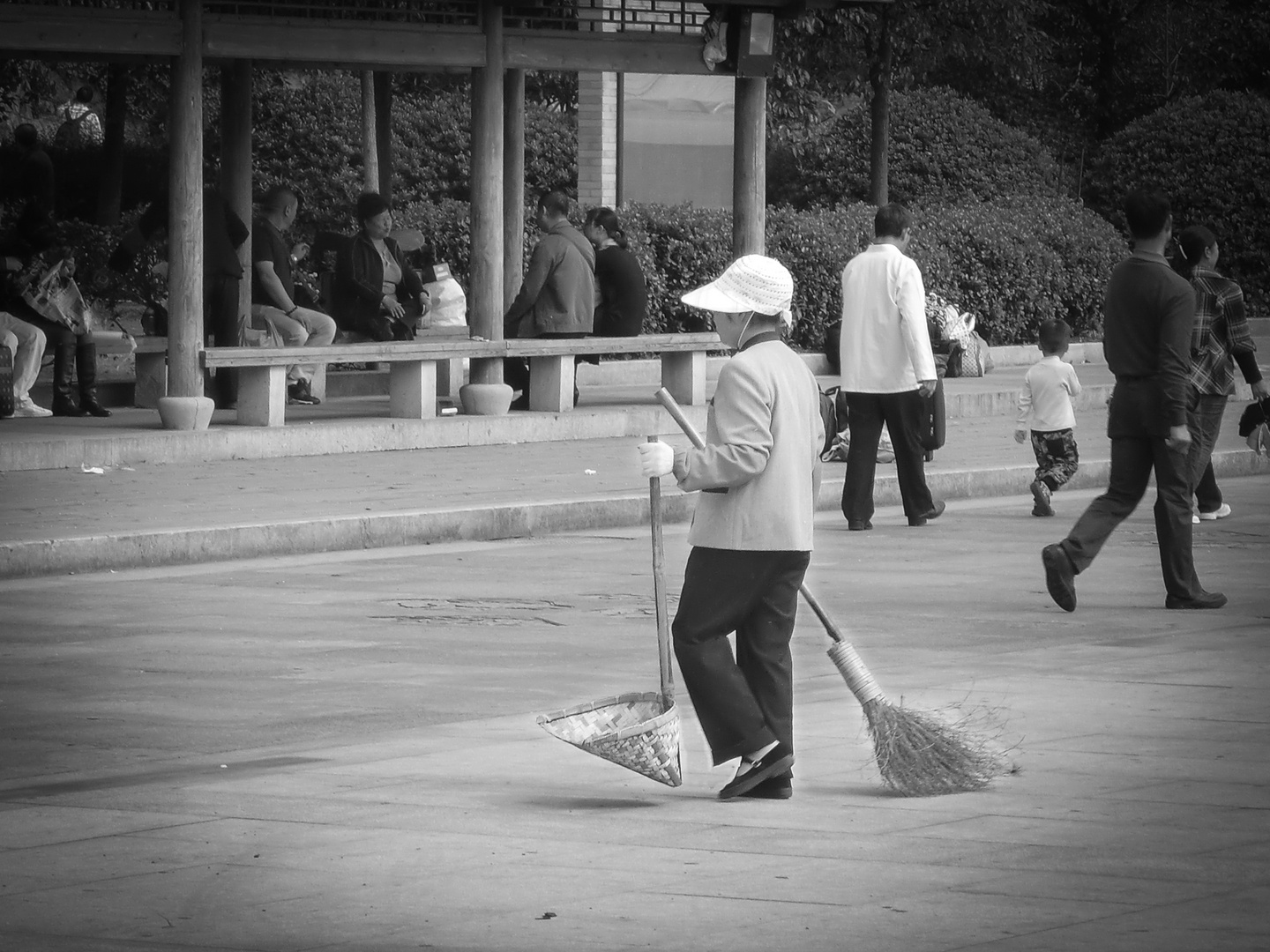 Cleaning up in Putao Shan (Dinghai)