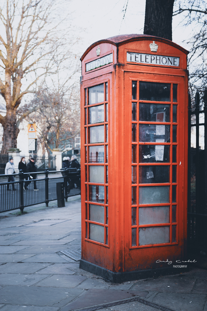 cliched tourist photo - London telephone booth