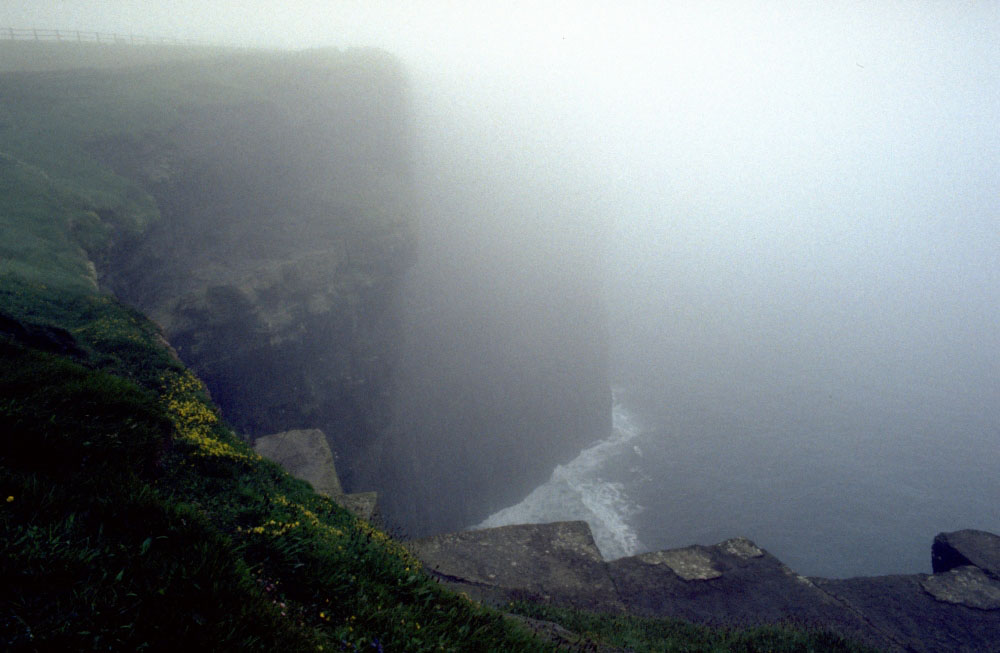 Cliffs of Moher im Nebel ...