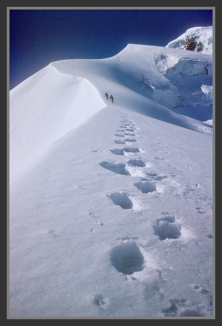 Climbers en route for the Pointe Isabelle. Chamonix.