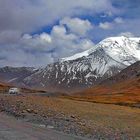 Climbing to the Simi La in 4,330 metres altitude