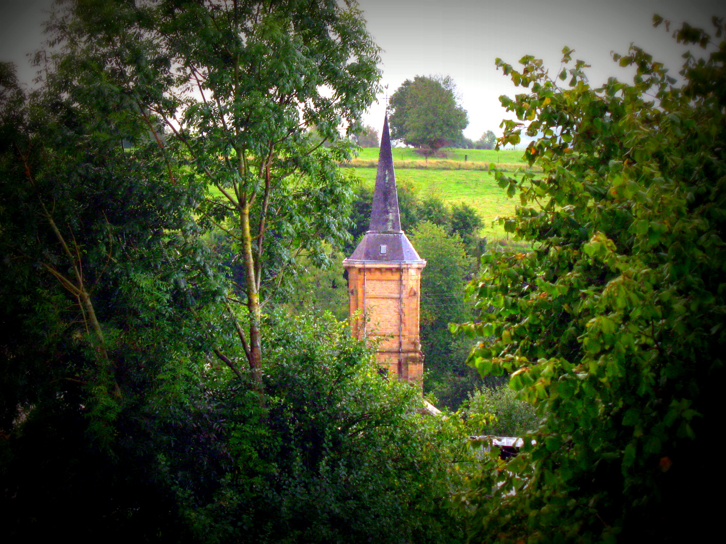 Clocher vu depuis une fen^tre de la maison