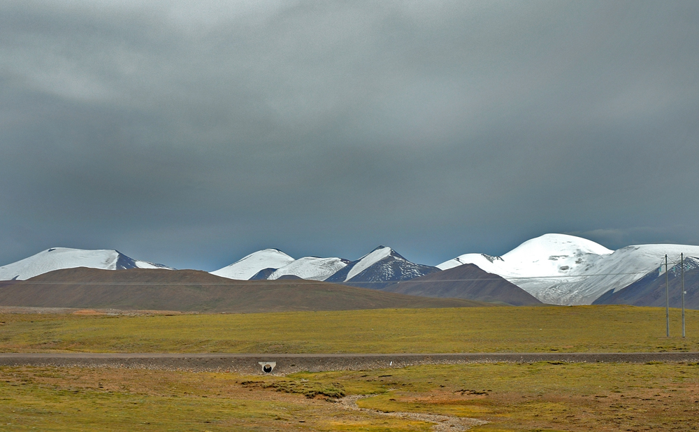 Close to the Tanggula Snow Mountain