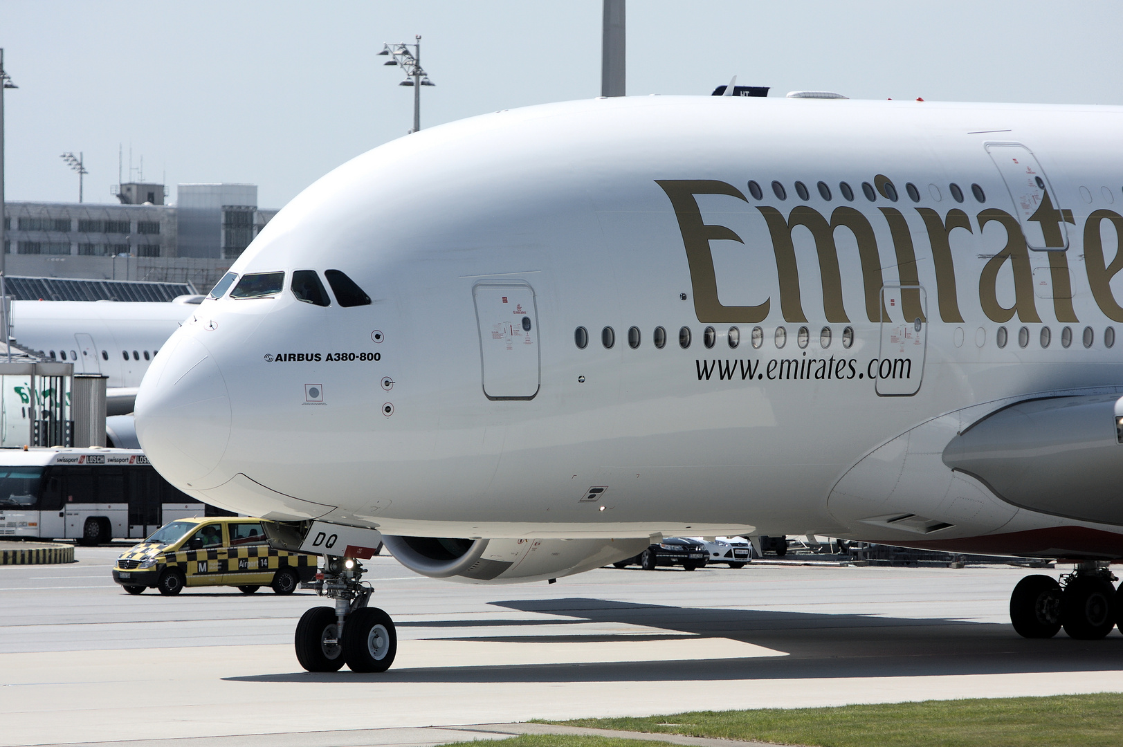 Close up A380-861 A6-EDQ....