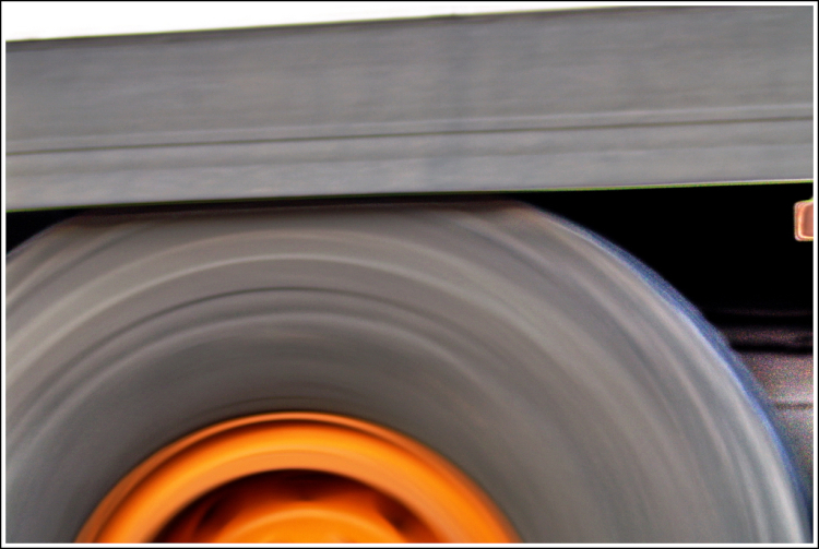 - close-up, mainly orange - speed abstraction II -