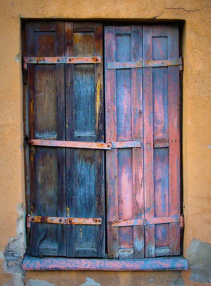closed window II, vilnius, lithuania