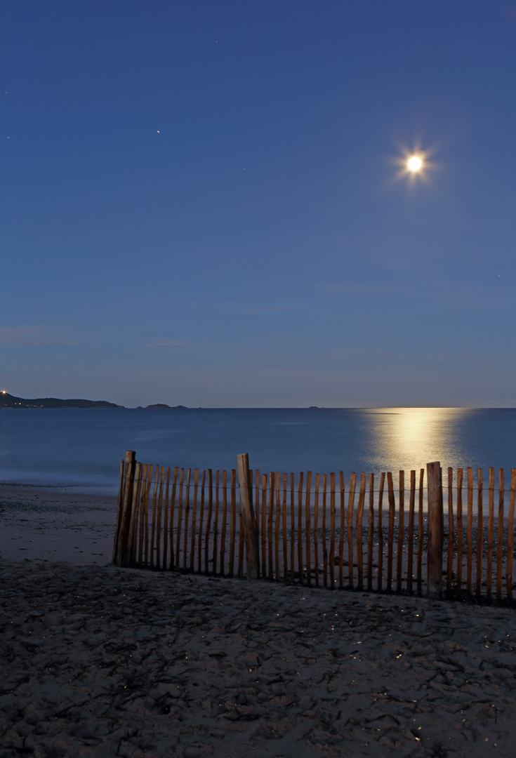 Clôture entre lune et soleil ....