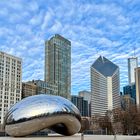 Cloud Gate vor der Skyline Chicago