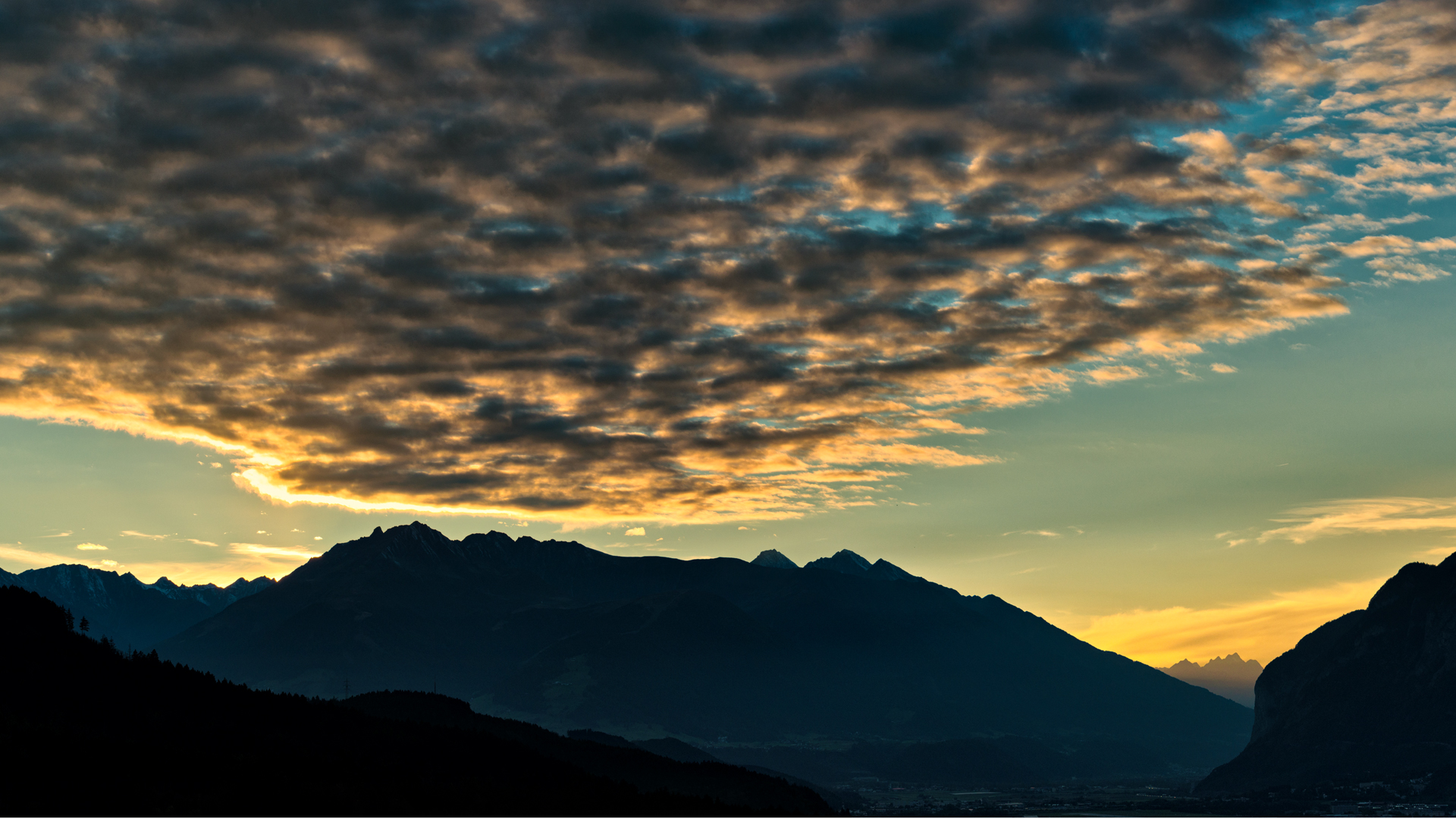 cloud-volcano-in-Tyrolean-Alps
