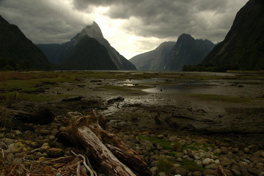 Clouds on low tide