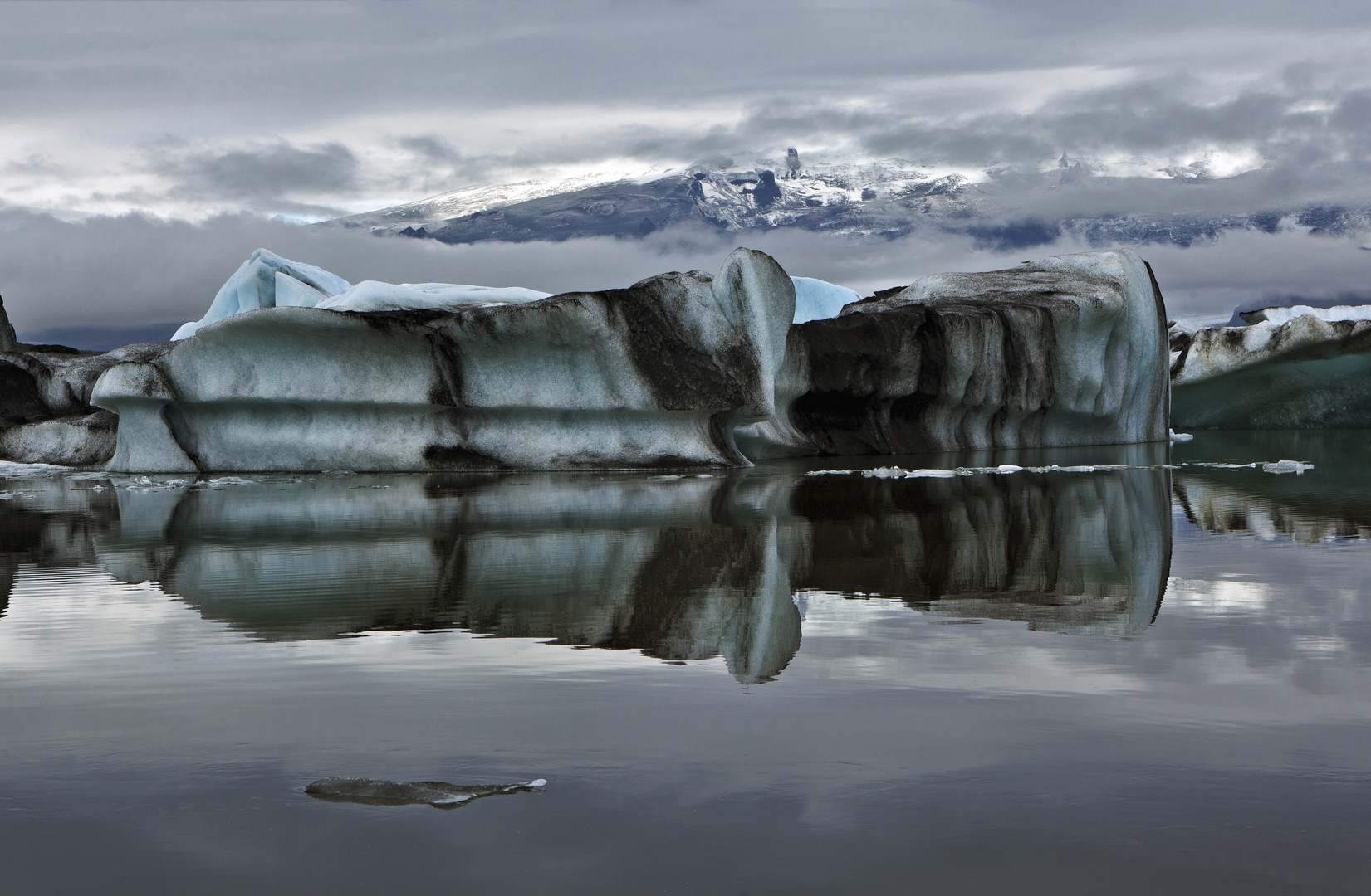 .: Cloudy Morning at Jökulsárlón :.