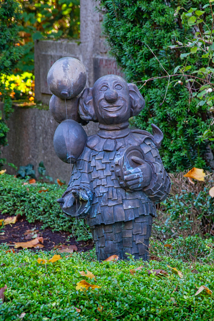 Clown als Grabstein auf Melaten