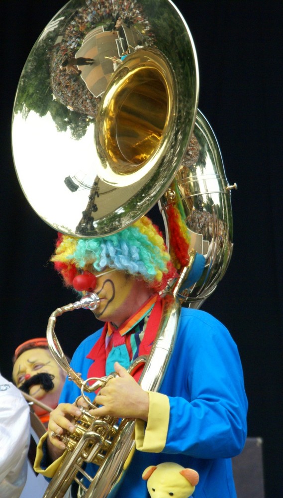 Clown mit Tuba