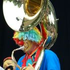 Clown mit Tuba